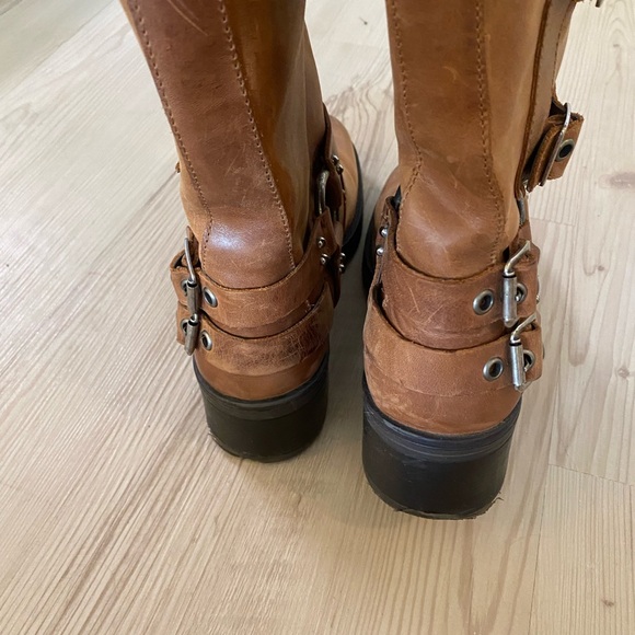 Steve Madden Brocks Knee Boot in Brown Distressed Leather - Picture 7 of 8